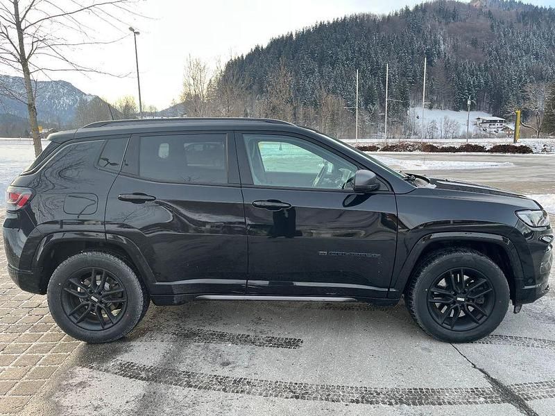 Gebraucht Jeep Compass Limited 240 PS (176 kW) 2021 Schwarz SUV