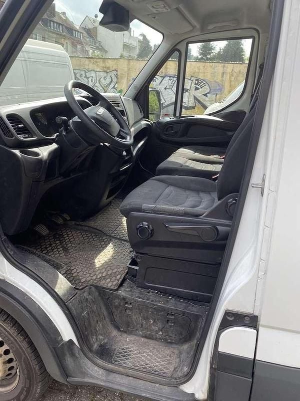 Second-hand Iveco Daily 156 CP (114 kW) 2017 Van
