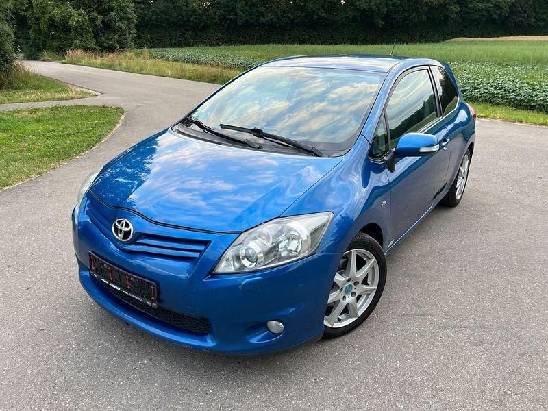 Blau Gebraucht 2010 Toyota Auris Limousine | 4.500 € (Fairer Preis) - Bild 1/4