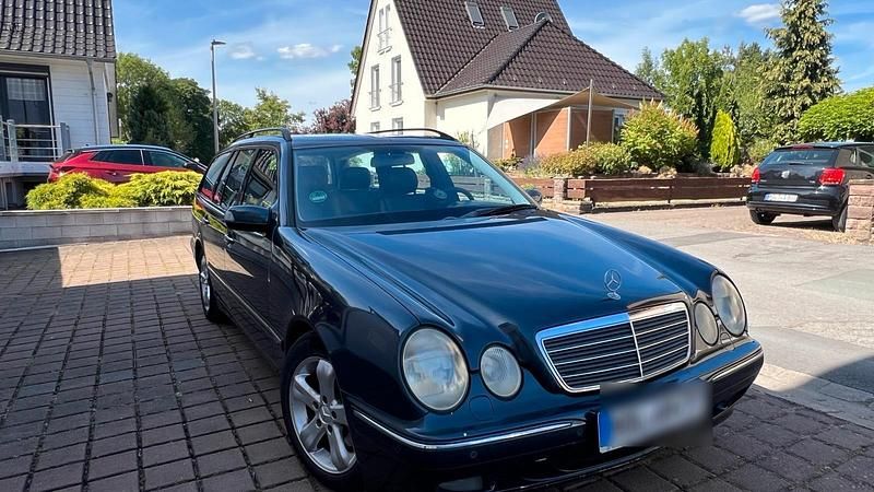 Schwarz Gebraucht 2003 Mercedes E320 Avantgarde Kombi | 3.500 € (Fairer Preis) - Bild 1/4