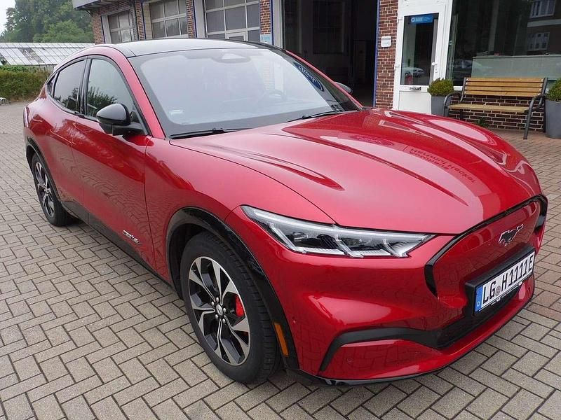 Gebraucht Ford Mustang Mach-E 258 kW (351 PS) 2021 Lucidrot metallic SUV
