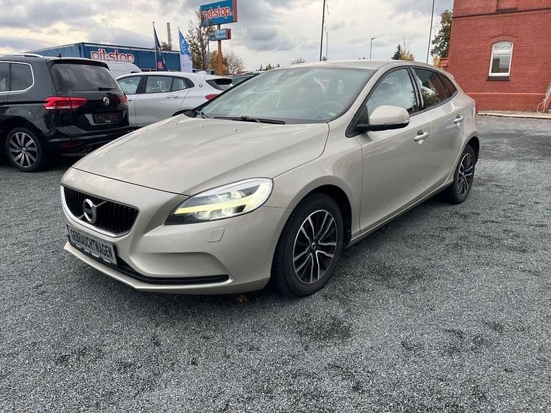 Gebraucht 2017 Volvo V40 Momentum Limousine | 12.999 € (Fairer Preis) - Bild 1/4