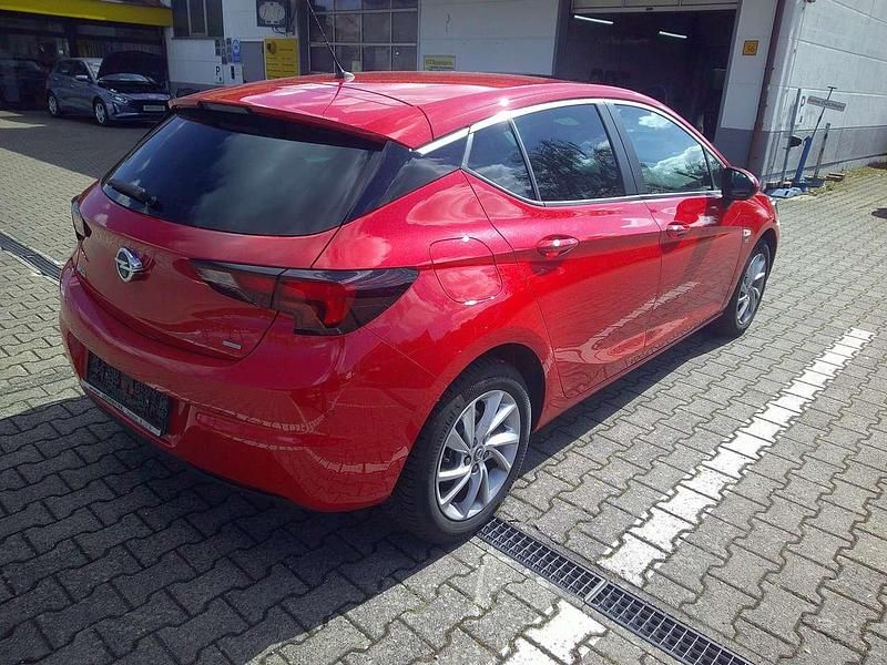 Gebraucht Opel Astra Edition 125 PS (91 kW) 2019 Rot Kleinwagen