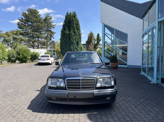 Gebraucht Mercedes E500 326 PS (239 kW) 1992 Schwarz Limousine