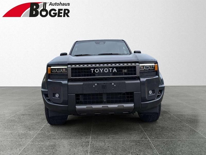 Neu Toyota Land Cruiser Executive 205 PS (150 kW) 2025 Dark grey SUV