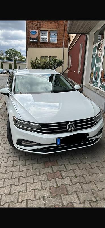 Weiß Gebraucht 2020 VW Passat Kombi | 17.000 € (Fairer Preis) - Bild 1/4