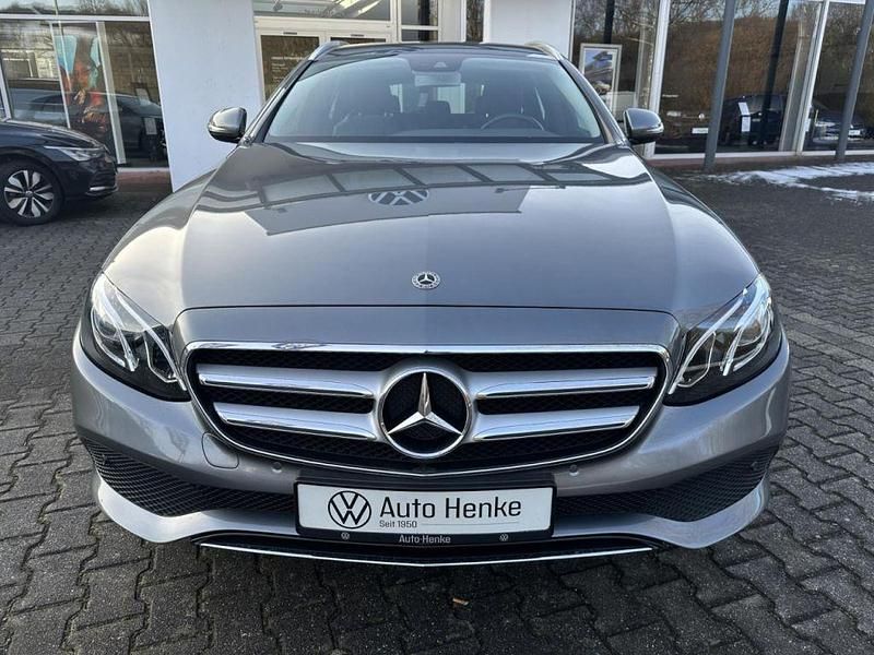 Gebraucht Mercedes E200 Avantgarde 184 PS (135 kW) 2017 Selenitgrau (metallic) Kombi