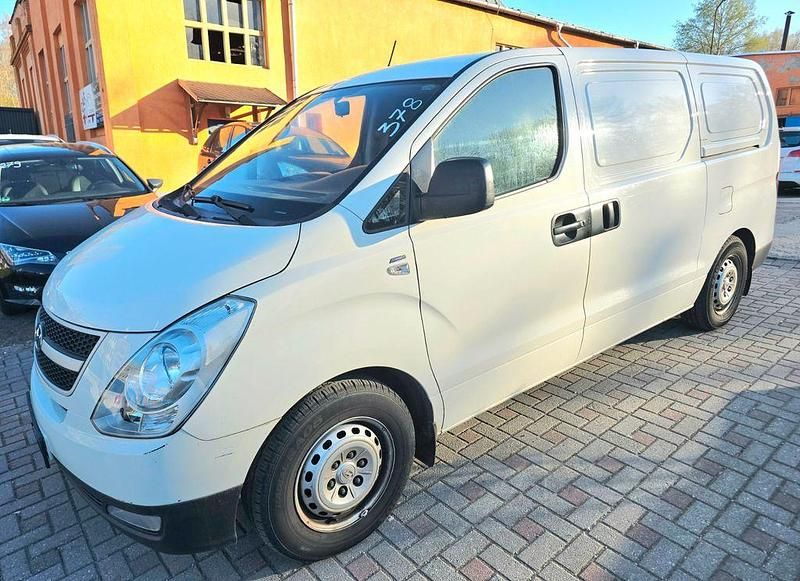 Gebraucht Hyundai H-1 170 PS (125 kW) 2011 Weiß Van / Kleinbus