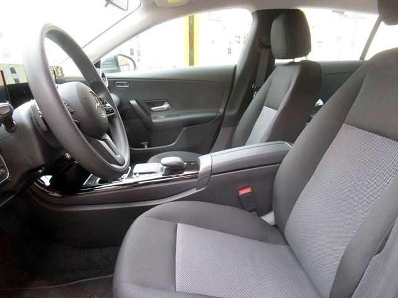 Gebraucht Mercedes CLA200 150 PS (110 kW) 2023 Mountaingraumetallic Kombi