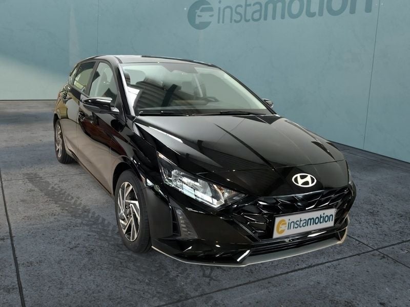 Schwarz Neu 2024 Hyundai i20 Trend Limousine | 19.490 € (Guter Preis) - Bild 1/4