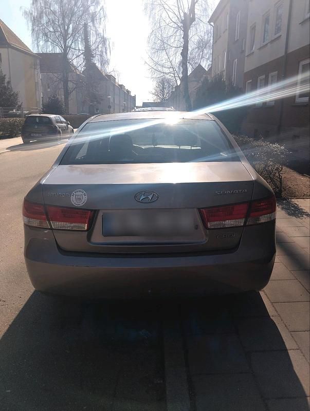 Gebraucht Hyundai Sonata 140 PS (102 kW) 2007 Grau Limousine