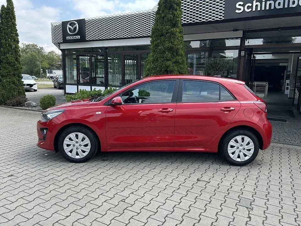 Gebraucht Kia Rio Spirit 101 PS (74 kW) 2023 Rot (metallic) Kleinwagen