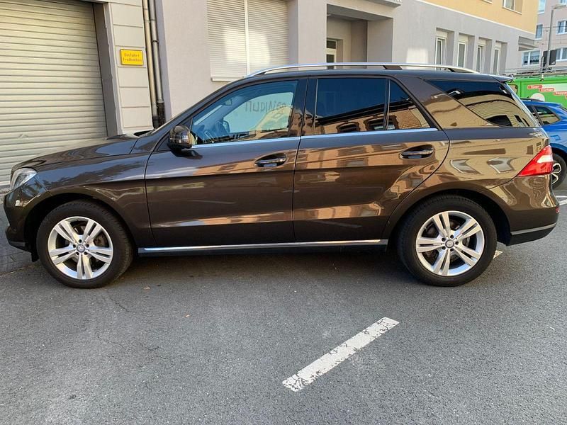 Gebraucht Mercedes ML250 204 PS (150 kW) 2013 Braun SUV