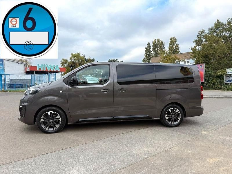 Grau Gebraucht 2023 Opel Zafira Life Van | 41.950 € (Fairer Preis) - Bild 1/3