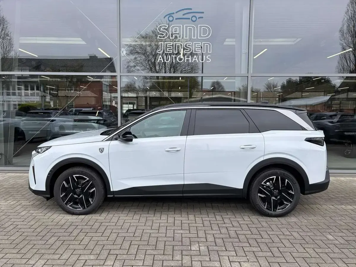 Neu Peugeot 5008 GTi 145 PS (106 kW) 2026 Okenit weiss metallic SUV