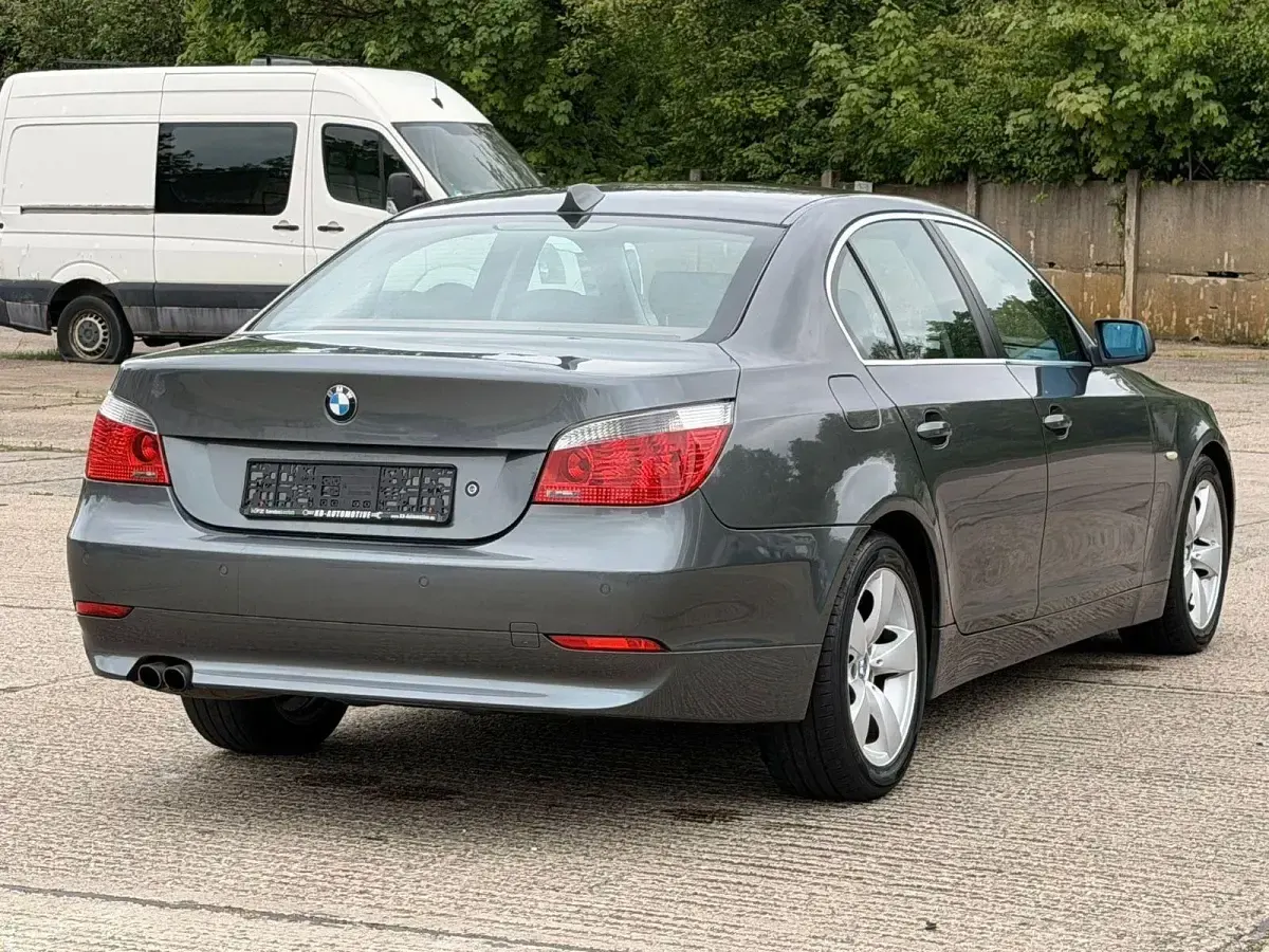 Gebraucht BMW 525 218 PS (160 kW) 2006 Grau Limousine