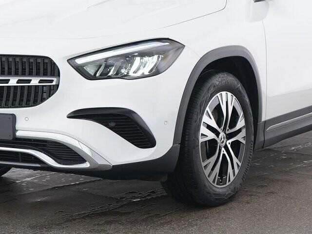 Gebraucht Mercedes GLA180 Progressive 136 PS (100 kW) 2024 Unilack polarweiß SUV