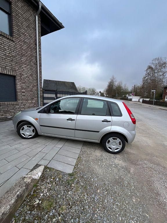 Gebraucht Ford Fiesta 69 PS (50 kW) 2004 Grau Kleinwagen