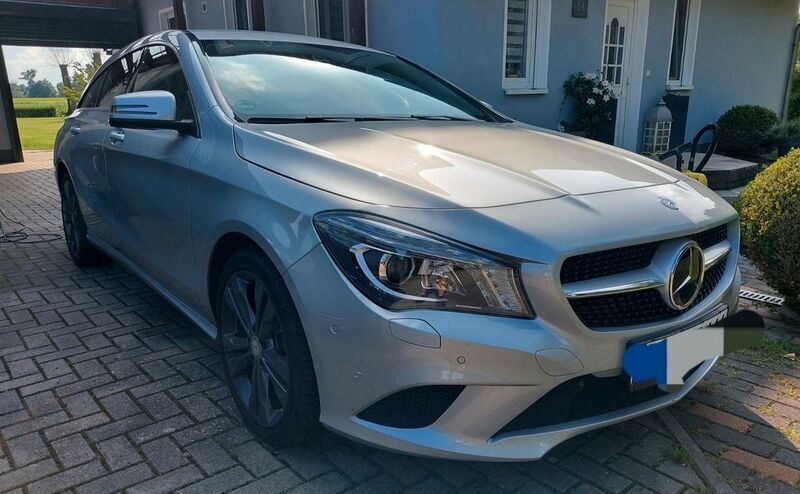Silber Gebraucht 2015 Mercedes CLA220 Shooting Brake Kombi | 18.100 € (Guter Preis) - Bild 1/4