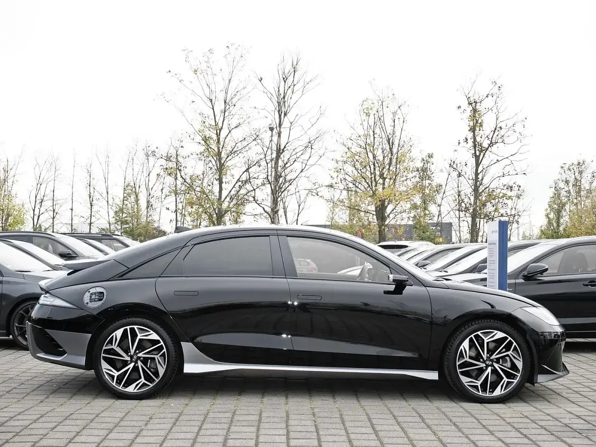 Gebraucht Hyundai Ioniq 6 239 kW (325 PS) 2024 Abyss black pearl / mic Limousine