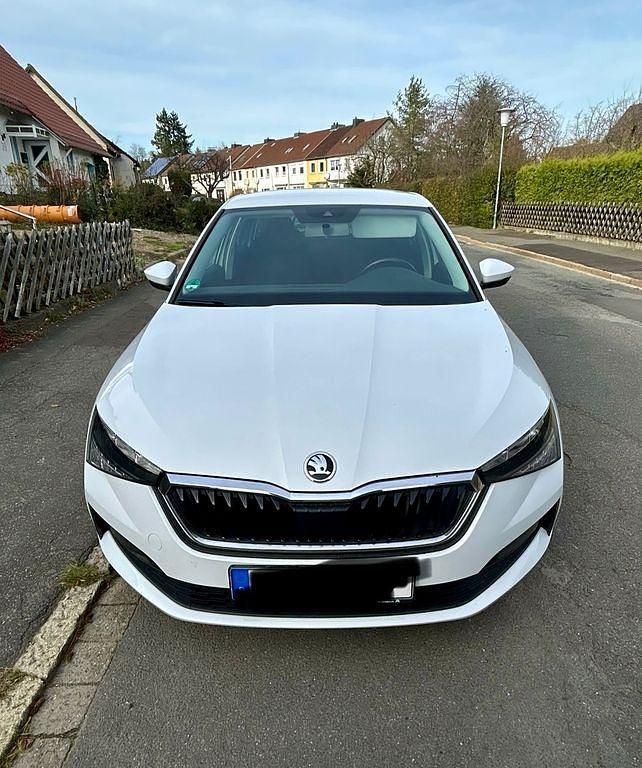 Weiß Gebraucht 2019 Skoda Scala Ambition Kleinwagen | 13.600 € (Fairer Preis) - Bild 1/4