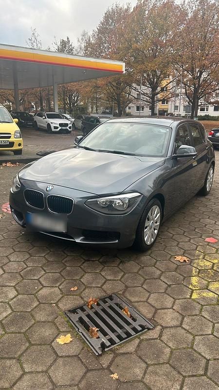 Grau Gebraucht 2011 BMW 116 Sport Line Kleinwagen | 7.500 € (Fairer Preis) - Bild 1/4