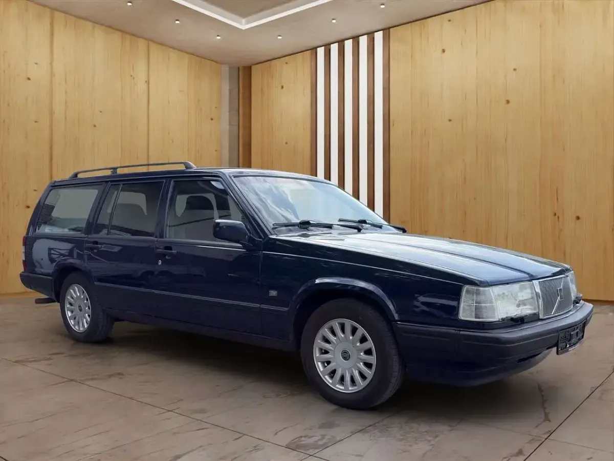Gebraucht Volvo 945 165 PS (121 kW) 1986 Midnight blue Kombi