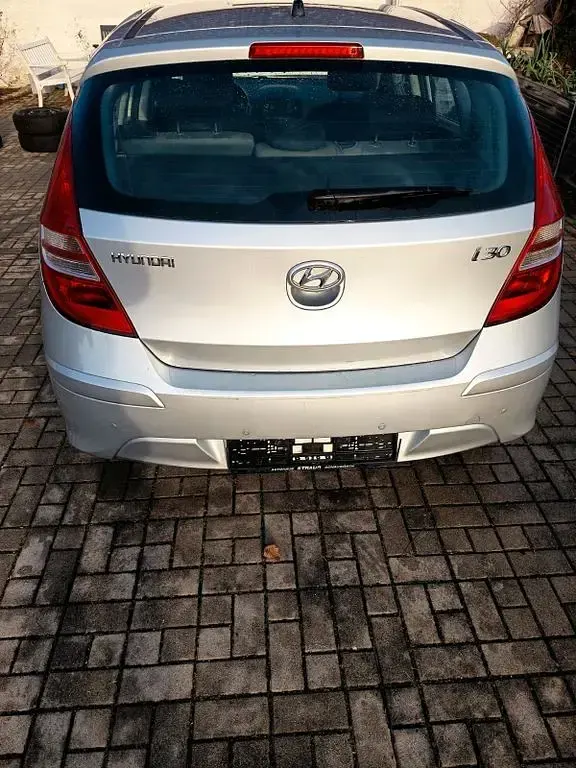 Second-hand Hyundai i30 Edition 109 CP (80 kW) 2011 Argintiu Berlinǎ