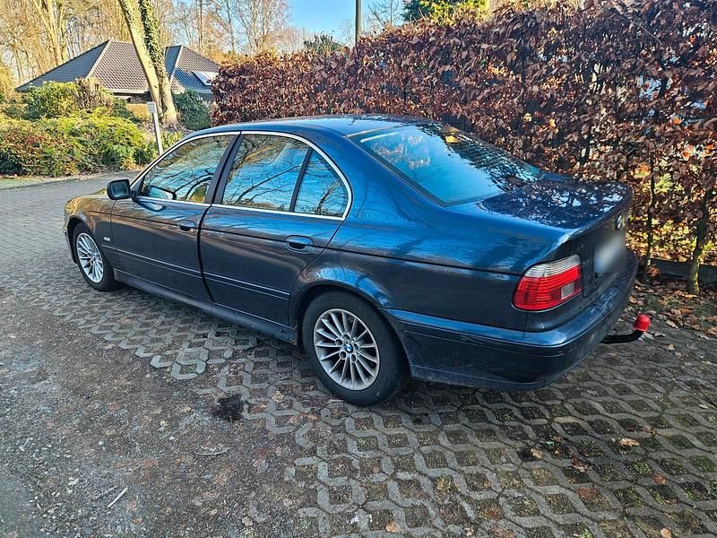 Gebraucht BMW 525 163 PS (119 kW) 2002 Blau Limousine