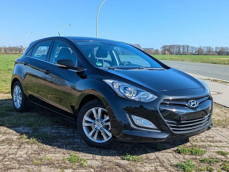 Gebraucht Hyundai i30 Classic 99 PS (72 kW) 2014 Schwarz Limousine