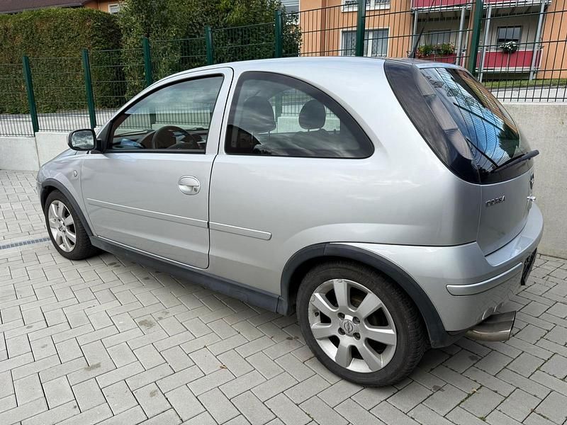 Gebraucht Opel Corsa 80 PS (58 kW) 2005 Silber Kleinwagen