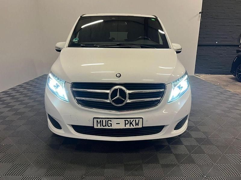 Gebraucht Mercedes V250 Edition 190 PS (139 kW) 2016 Weiß Van / Kleinbus