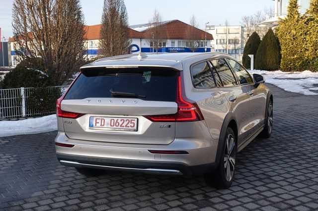 Gebraucht Volvo V60 CC 145 PS (106 kW) 2023 Kombi