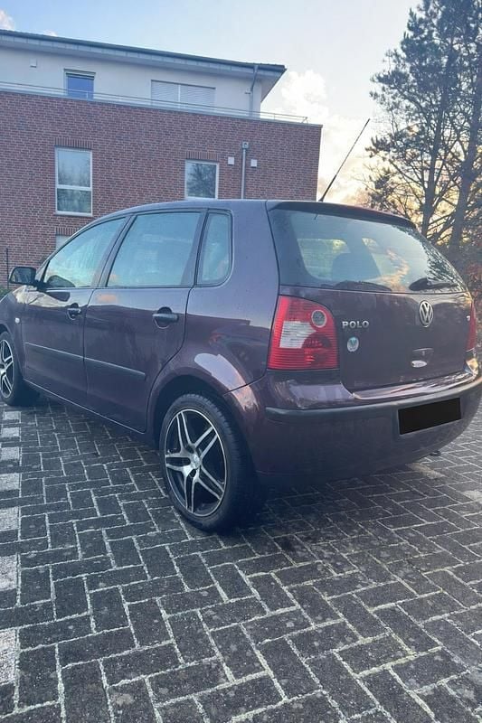 Używany VW Polo 54 KM (39 kW) 2002 Purpurowy Hatchback
