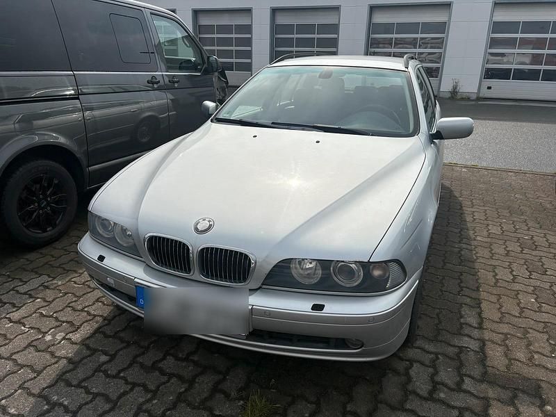 Grau Gebraucht 2001 BMW 525 Kombi | 1.490 € (Fairer Preis) - Bild 1/3