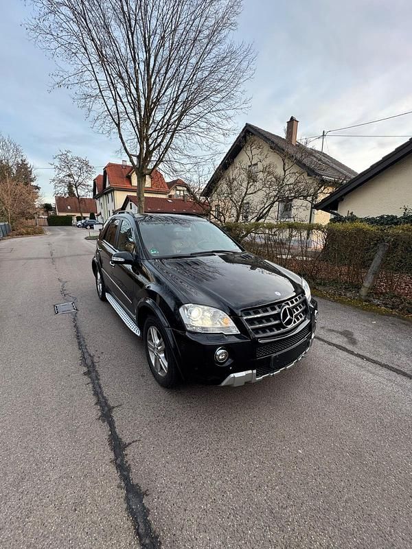 Schwarz Gebraucht 2007 Mercedes ML420 AMG SUV | 9.900 € (Fairer Preis) - Bild 1/4