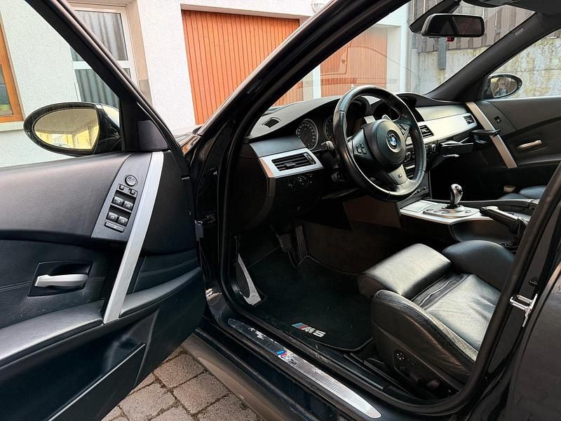 Second-hand BMW M5 507 CP (372 kW) 2005 Negru Berlinǎ