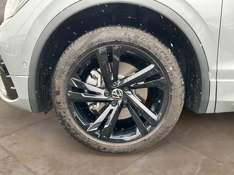 Gebraucht VW Tiguan Allspace R-line 200 PS (147 kW) 2022 Pyritsilber SUV