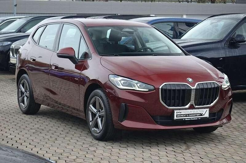 Gebraucht BMW 220 Active Tourer 156 PS (114 kW) 2025 Piemont rot metallic Van / Kleinbus
