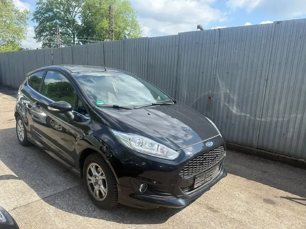 Gebraucht Ford Fiesta Titanium 125 PS (91 kW) 2016 Schwarz Kleinwagen
