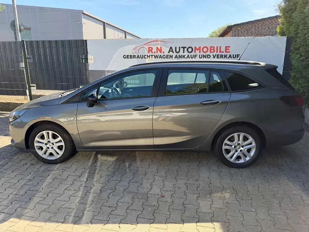 Używany Opel Astra Edition 110 KM (80 kW) 2021 Szary Kombi