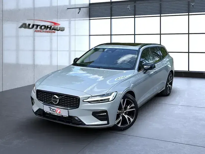 Gebraucht Volvo V60 Plus 197 PS (144 kW) 2025 Vapour grey / (metallic) Kombi
