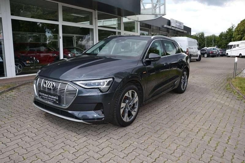 Manhattan gray metallic Gebraucht 2019 Audi e-tron Advanced SUV | 26.980 € (Fairer Preis) - Bild 1/4