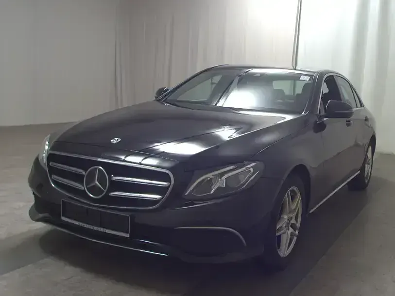 Gebraucht Mercedes E220 Avantgarde 194 PS (142 kW) 2019 Schwarz Limousine