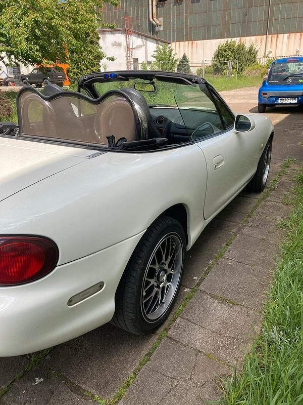 Gebraucht Mazda MX5 139 PS (102 kW) 2001 Weiß Cabrio