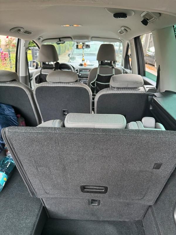 Grau Gebraucht 2011 Seat Alhambra Van / Kleinbus | 7.500 € (Fairer Preis) - Bild 1/4