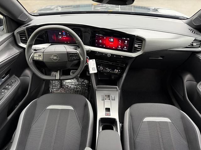 Neu Opel Mokka 145 PS (106 kW) 2025 Arktis weiß uni / schwarzes dach arktis weiß uni / schwarzes dach SUV