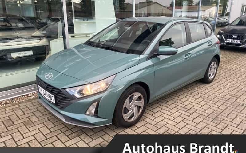 Grün Gebraucht 2025 Hyundai i20 Select Limousine | 17.990 € (Fairer Preis) - Bild 1/4