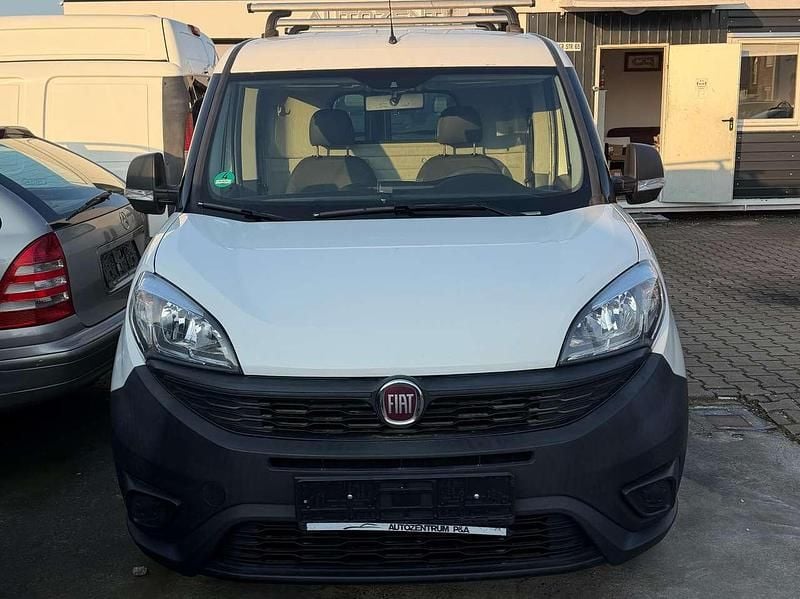 Gebraucht Fiat Doblò Basis 95 PS (69 kW) 2017 Colore esterno (weiß) Van / Kleinbus