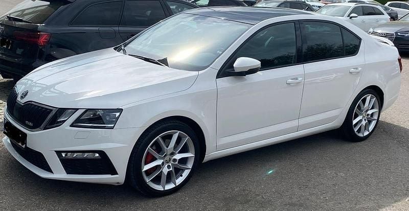 Weiß Gebraucht 2018 Skoda Octavia RS Limousine | 17.999 € (Fairer Preis) - Bild 1/4